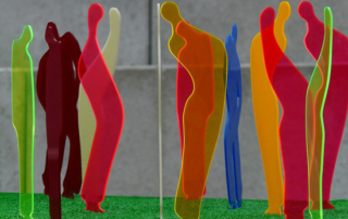 Sculpture avec plexiglas coloré découpé