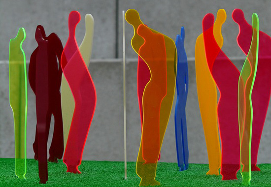 Sculpture avec plexiglas coloré découpé